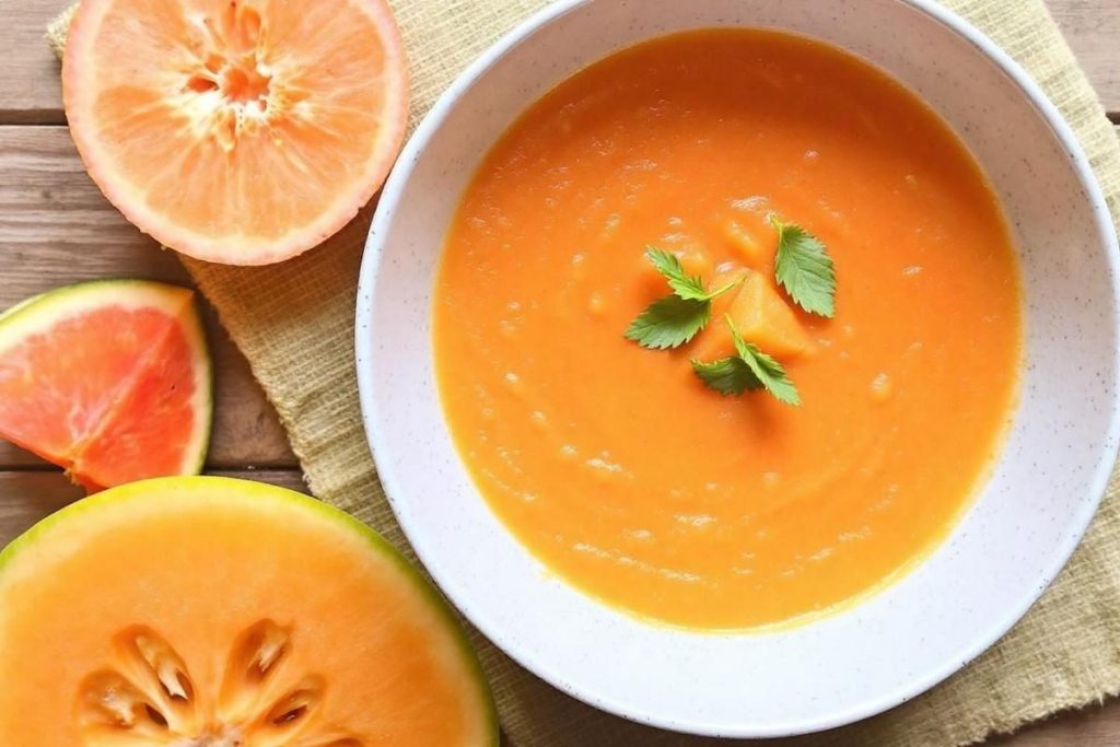 Cet été, tout le monde se met au gaspacho de melon : la soupe froide virale, plus sucrée et désaltérante que la tomate.