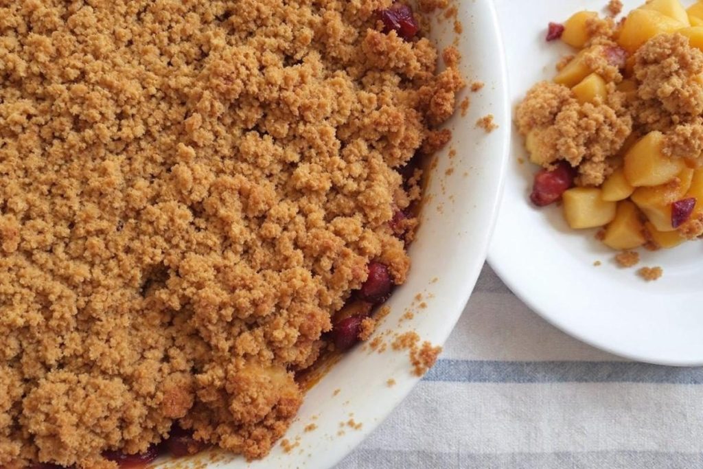 Ce crumble d’automne aux poires cache une astuce simple : il s’évapore toujours trop vite