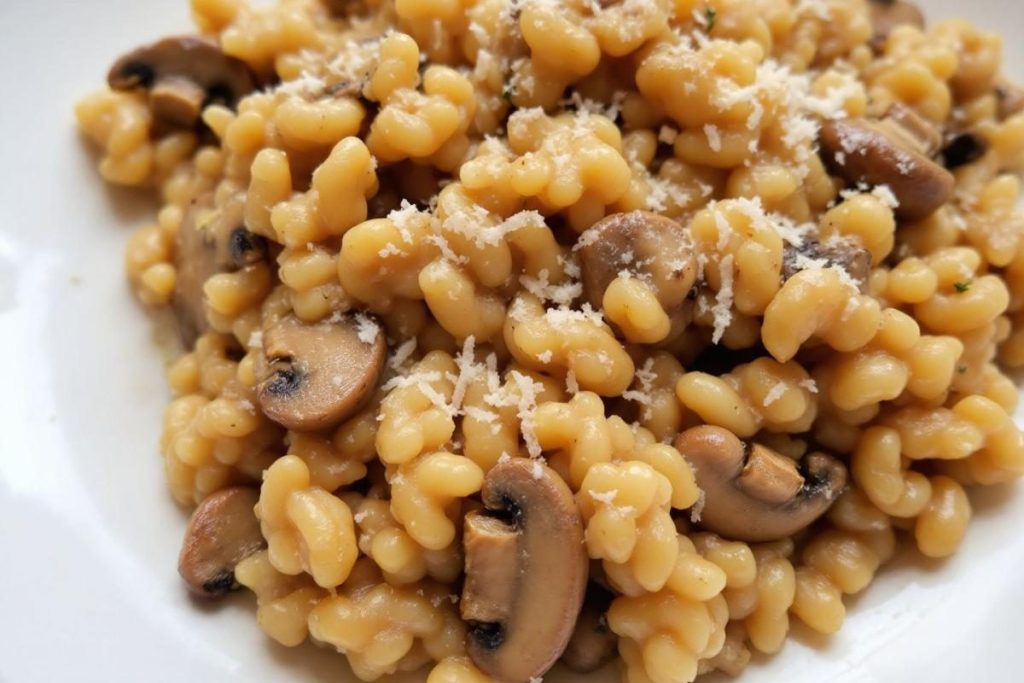 Ce risotto crémeux aux champignons forestiers va métamorphoser vos repas d’octobre !
