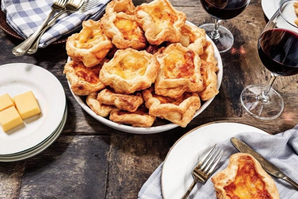 Mon apéritif d’hiver classique maison : ces feuilletés au fromage sont dévorés par la famille dès leur arrivée à table